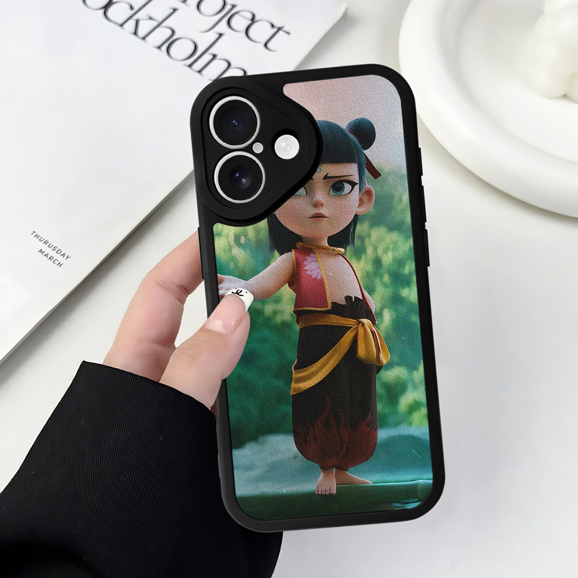 （画像用） Ne Zha 2 ナタ 魔童の大暴れ 【iPhone 16シリーズ対応】シリコンスマホケース（レザー調） 材質：シリコン